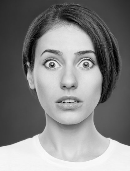 Действительный уровень страха можно определить по внешним признакам. Обратите внимание на лицо: напряженное выражение, застывшие (или, наоборот, бегающие) глаза – признаки высокой тревожности.
